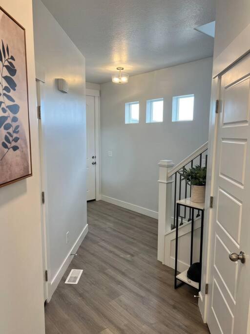 Villa Brand New 3-Beds Stylish Entire House At Lehi Exterior foto
