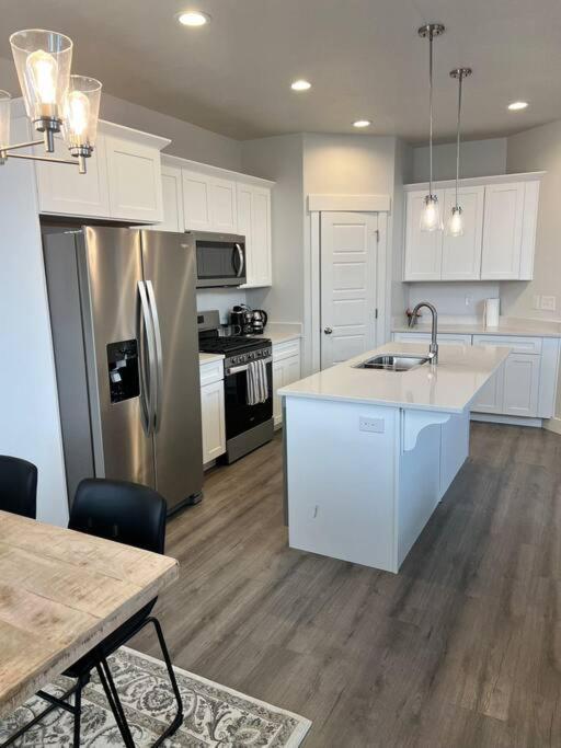 Villa Brand New 3-Beds Stylish Entire House At Lehi Exterior foto