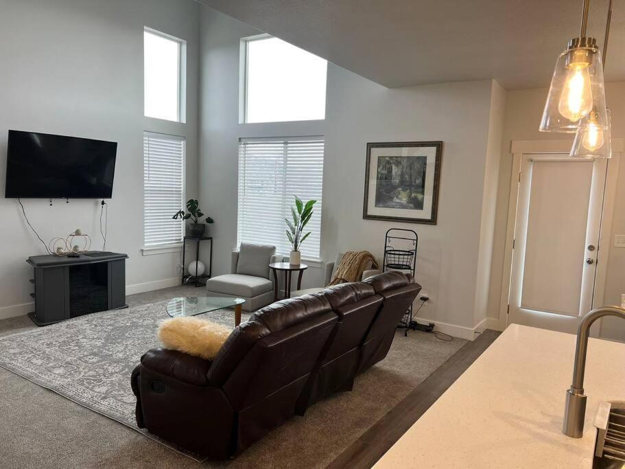 Villa Brand New 3-Beds Stylish Entire House At Lehi Exterior foto
