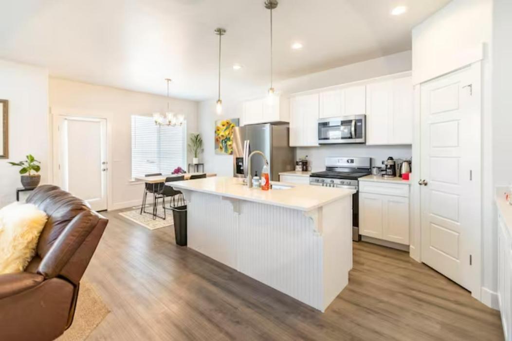 Villa Brand New 3-Beds Stylish Entire House At Lehi Exterior foto