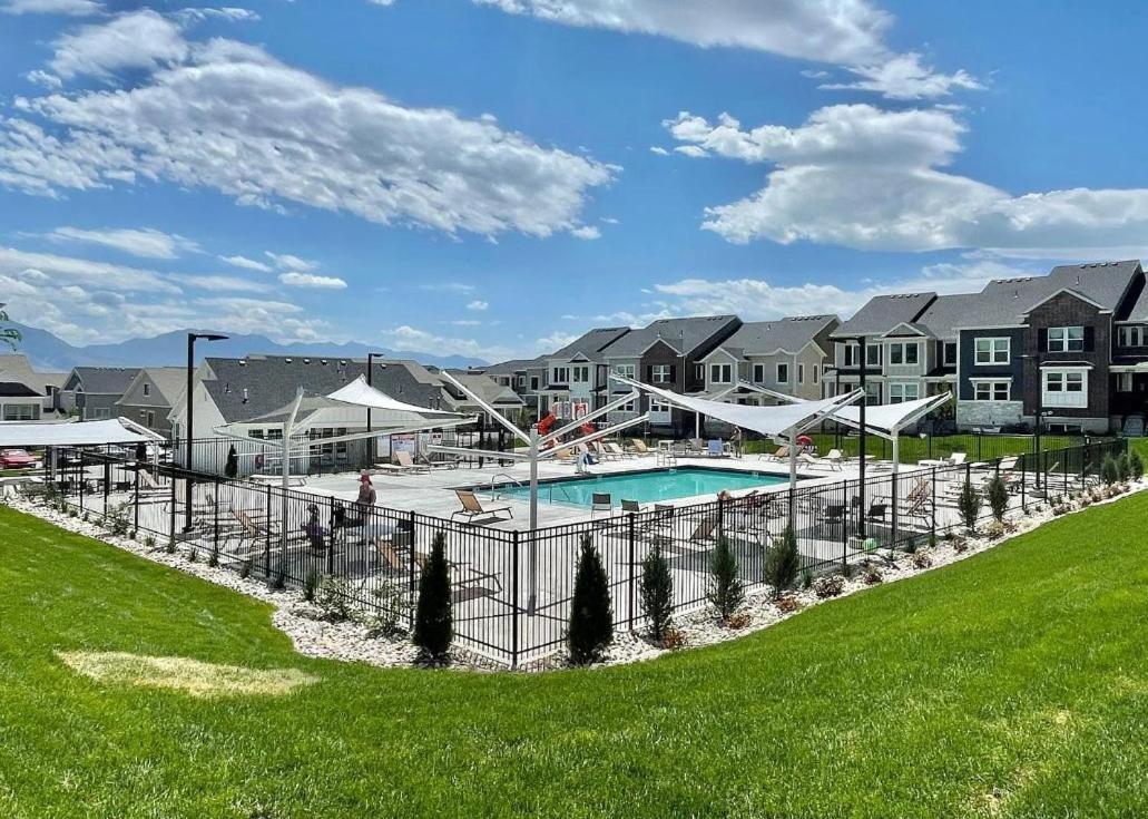 Villa Brand New 3-Beds Stylish Entire House At Lehi Exterior foto